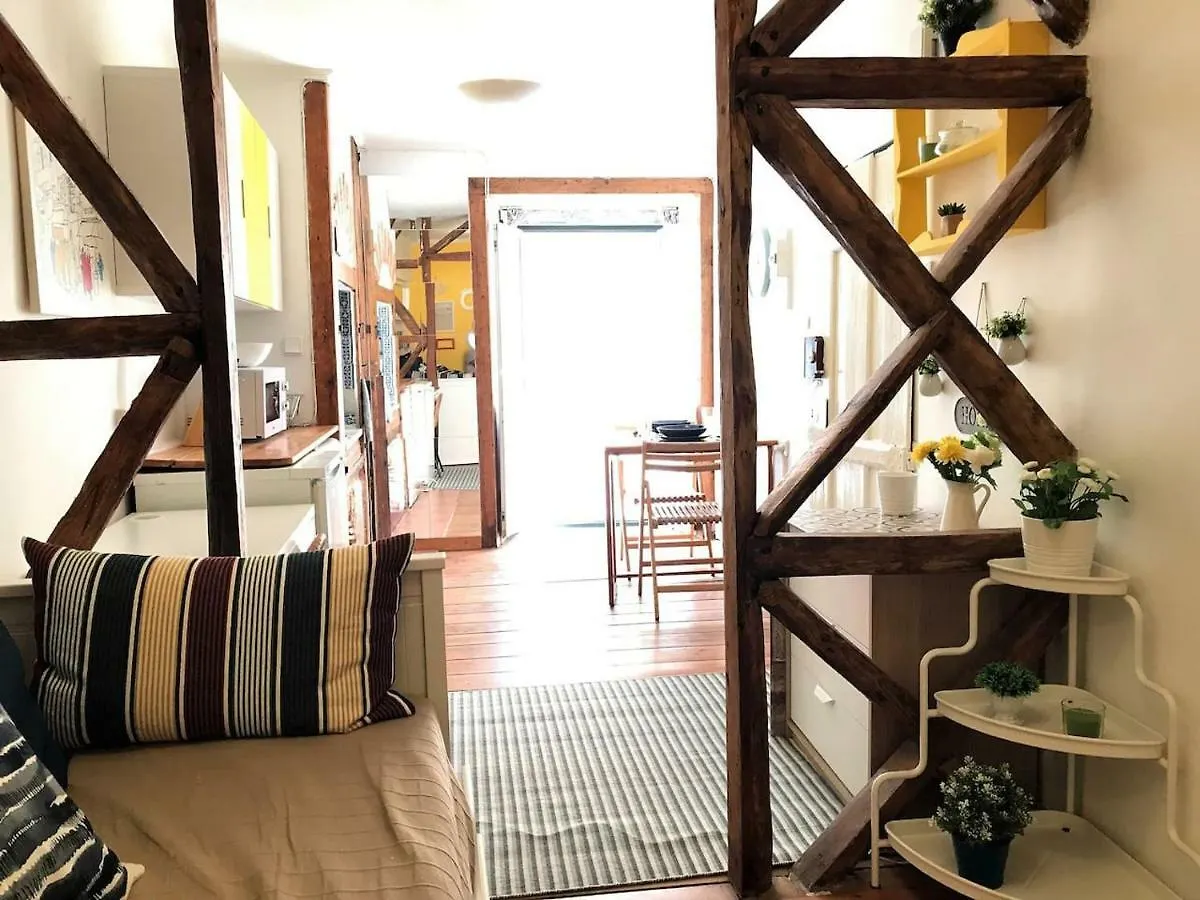 شقة Lisboa  في Typical Studio In Great Location! Tram 28!