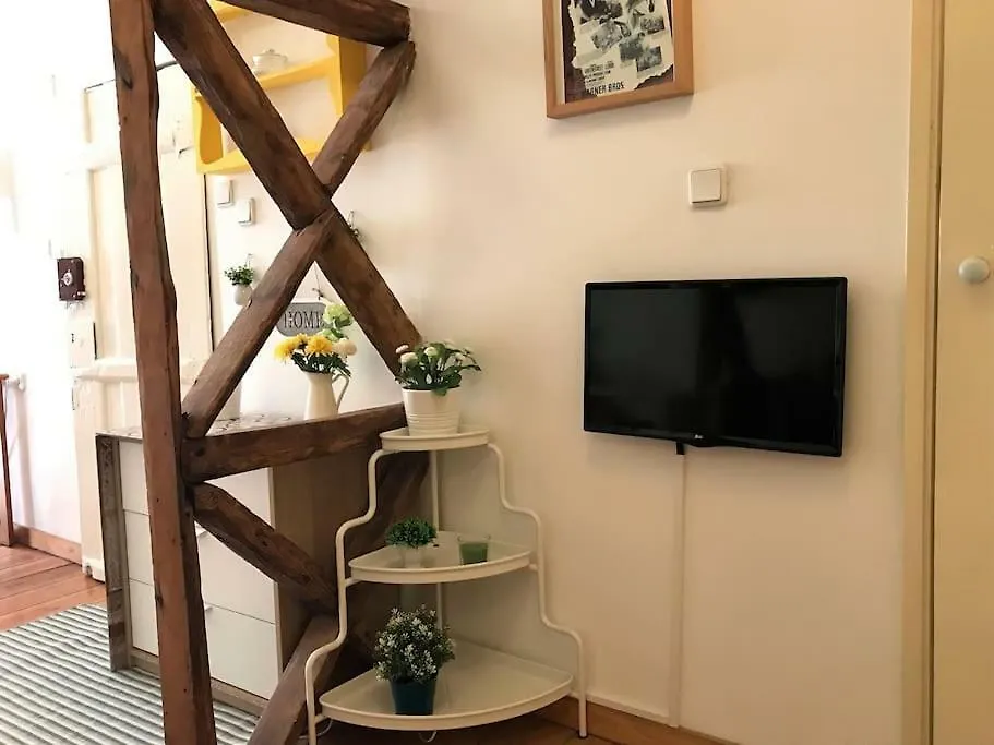 شقة Lisboa  في Typical Studio In Great Location! Tram 28!