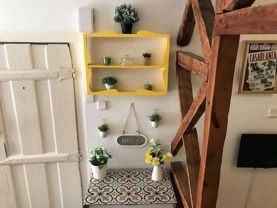 شقة Lisboa  في Typical Studio In Great Location! Tram 28!
